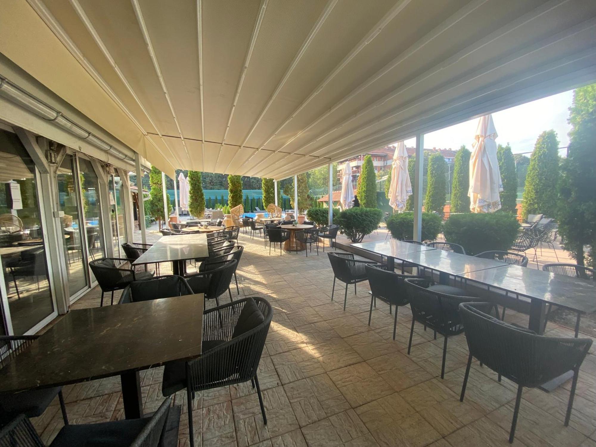 Meridiana Novi Sad Buitenkant foto